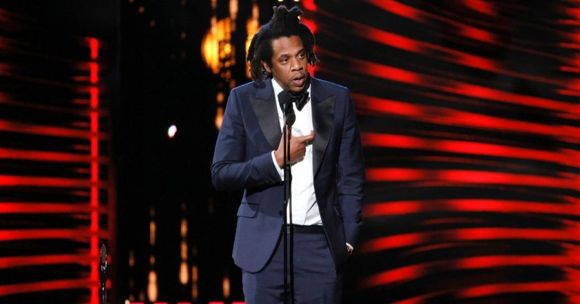 Rock Hall 2021: Jay-Z Inducted by Obama and Dave Chappelle, Delivers Acceptance Speech: Watch – Pitchfork