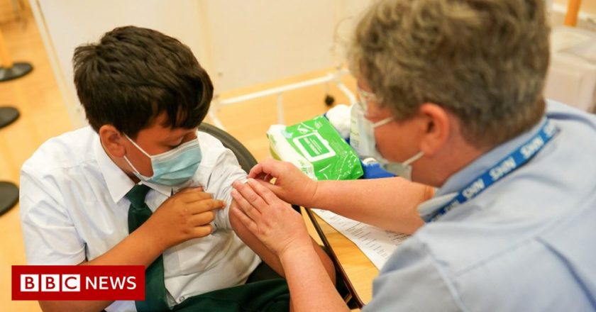 Covid-19 vaccine: Jabs offered to 12-15-year-olds at 800 schools – BBC News