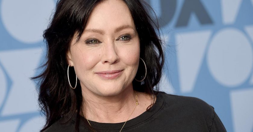 Shannen Doherty shares truthful photos for Breast Cancer Awareness Month – Yahoo Entertainment