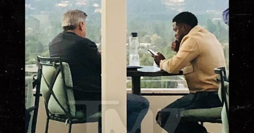 Kevin Hart and Ted Sarandos Have Sit-Down Chat Amid Chappelle Drama – TMZ