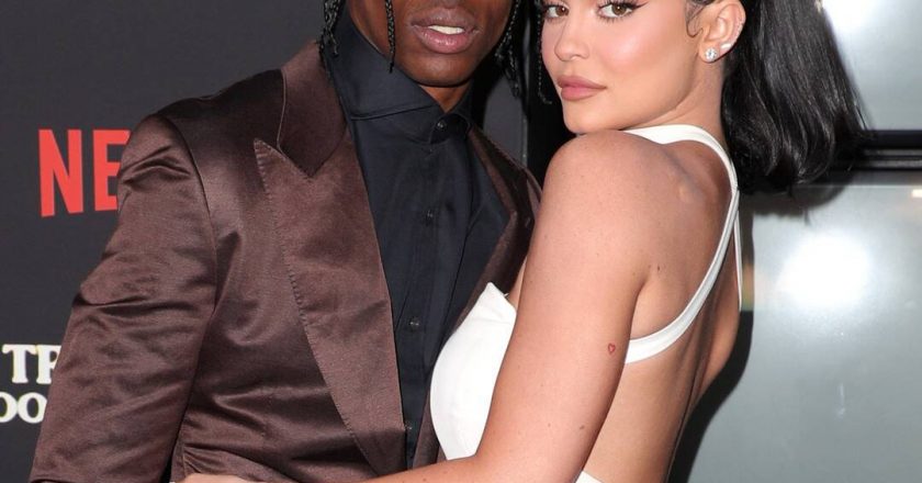 Pregnant Kylie Jenner Poses in the Ultimate Little Black Dress for “Date Night” With Travis Scott – E! NEWS