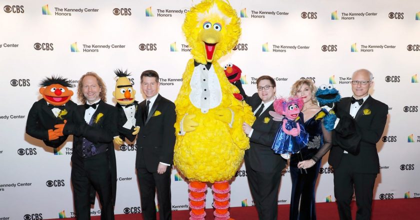 Sesame Streets Big Bird gets vaccinated as Ted Cruz bristles: Live COVID-19 updates – USA TODAY