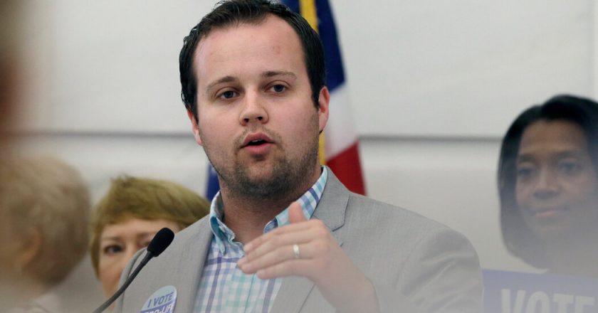 Josh Duggar of 19 Kids and Counting Goes on Trial in Child Pornography Case – The New York Times