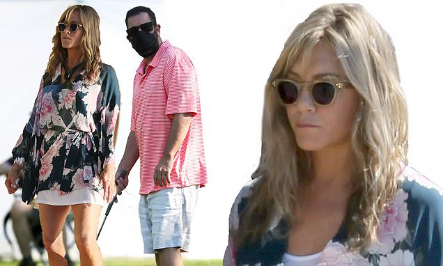 Jennifer Aniston puts on a leggy display as she films Murder Mystery 2 with Adam Sandler – Daily Mail