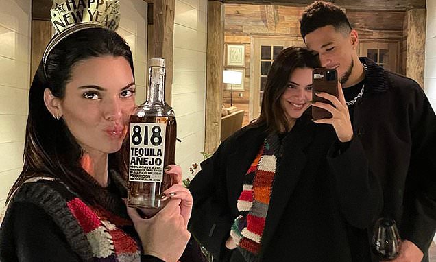 Kendall Jenner cuddles up with Devin Booker as they ring in New Year with bottle of her 818 tequila – Daily Mail