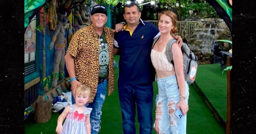 Tiger King Star Jeff Lowe Moving Zoo to Mexico – TMZ