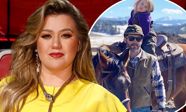 Kelly Clarkson forks over five percent of her Montana ranch to ex-husband Brandon Blackstock – Daily Mail