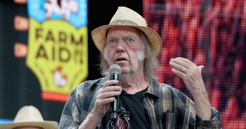 Neil Young wants music pulled from Spotify over Joe Rogan vaccine claims – Insider