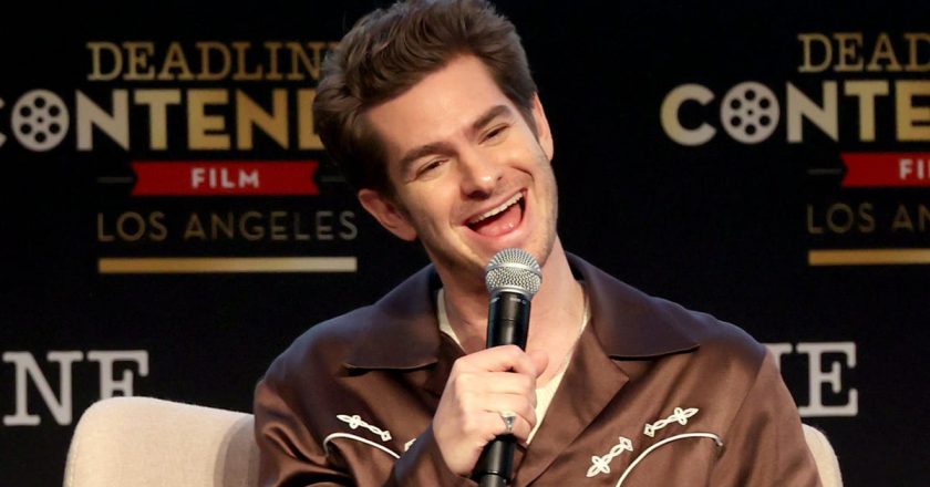 Tom Holland credits Andrew Garfield with decision to recreate the pointing Spider-Man meme – The A.V. Club