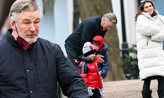 Alec Baldwin kicks a soccer ball with his young children on family outing with Hilaria – Daily Mail