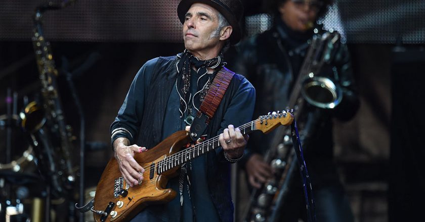 Nils Lofgren Pulls Music From Spotify in Solidarity With Neil Young – Rolling Stone