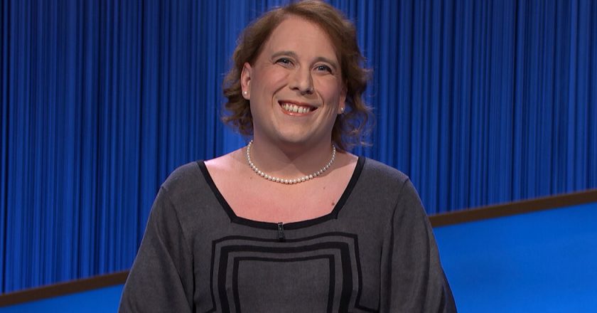 Amy Schneider Becomes First Woman to Surpass $1 Million on ‘Jeopardy!’ – The New York Times