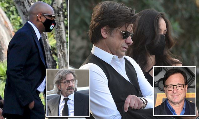 Bob Sagets celebrity friends and comedians arrive at his funeral in LA – Daily Mail