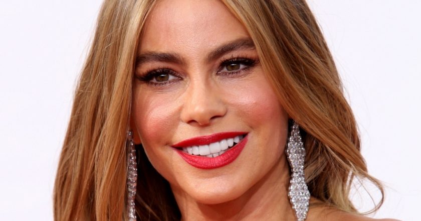 Sofia Vergara’s Throwback Bikini Photo Reminds Fans She Hasn’t Aged a Day – SheKnows