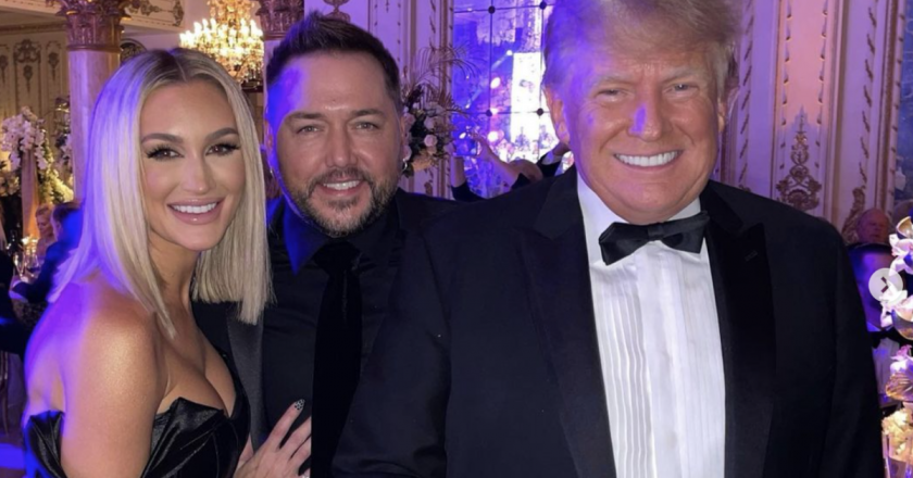 Jason Aldean rings in 2022 with Donald Trump: This man is unbelievable – Yahoo Entertainment