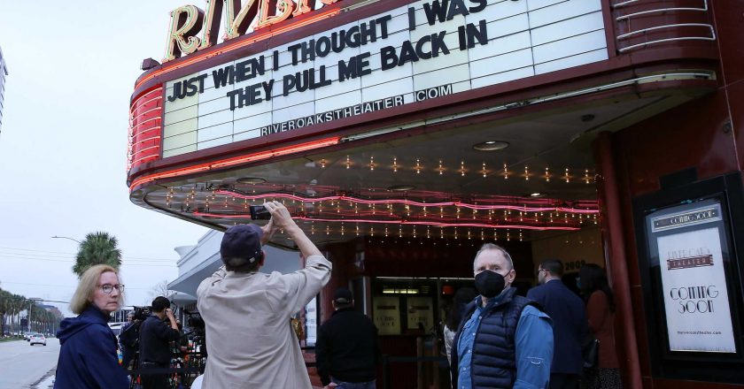 Exclusive: Star Cinema Grill to reopen River Oaks Theatre as showcase for indie films – Houston Chronicle