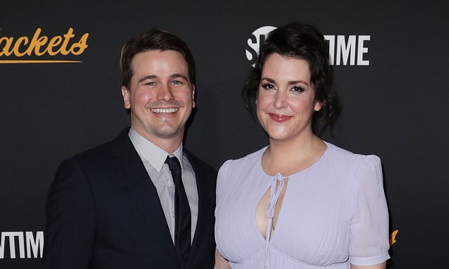 Jason Ritter fires back after wife Melanie Lynskey is body shamed on social media – Daily Mail