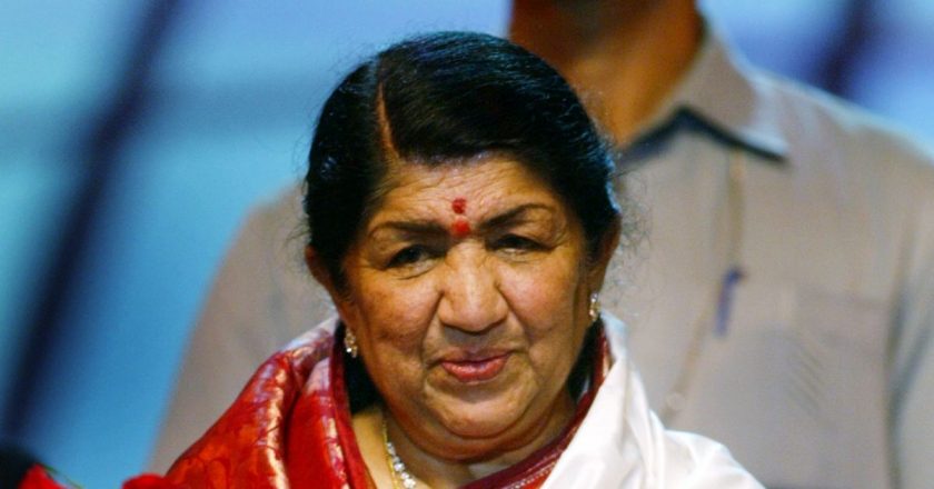 Indian singer Lata Mangeshkar, “the Nightingale,” dies at 92 – Reuters India