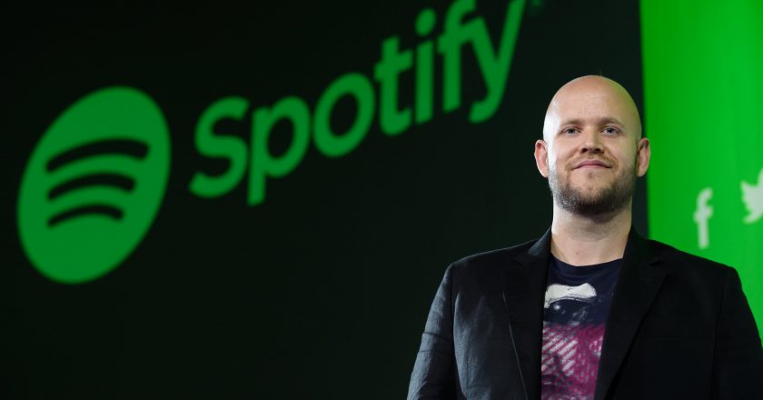 Spotify CEO apologizes to staff for Joe Rogan controversy as episodes get removed – CNBC