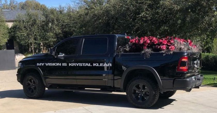 Kanye West Sends Kim Kardashian Truck Full of Roses For Valentines Day – TMZ