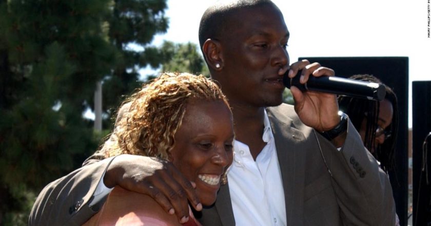 Tyrese Gibsons mom dies after battling Covid-19 and pneumonia – CNN