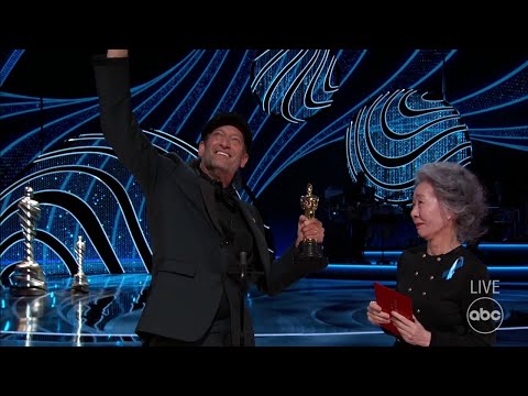 Troy Kotsur Accepts the Oscar for Supporting Actor – ABC