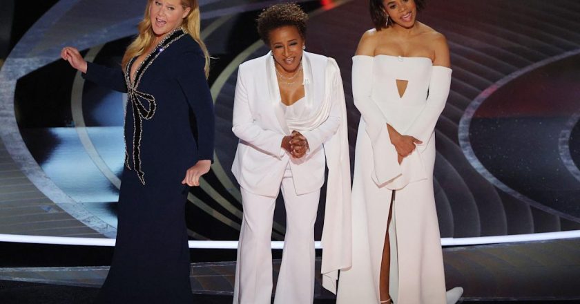 Gay! Gay! Gay!: Oscars hosts Amy Schumer, Wanda Sykes and Regina Hall roast Florida in opening monologue – Yahoo Entertainment