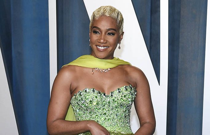 Tiffany Haddish’s Interview Goes Viral After Barefoot Reporter Calls Her Oscars Party Dress a ‘Costume’ & Talks Uncomfortable Heels – Footwear News