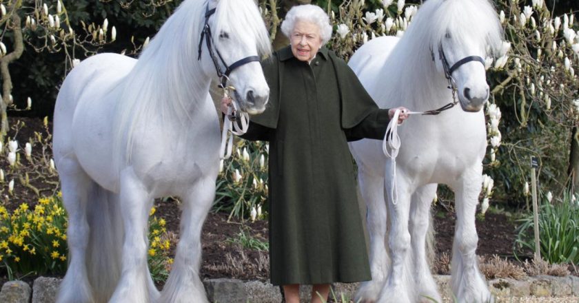 Queen Elizabeth II celebrates 96th birthday with regal new photo – Page Six