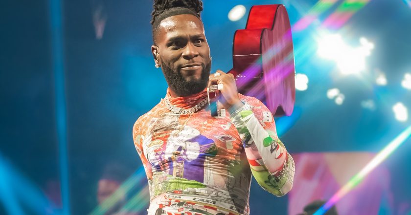 Burna Boy Dodges Bras, Makes History at Epic Madison Square Garden Show – Rolling Stone