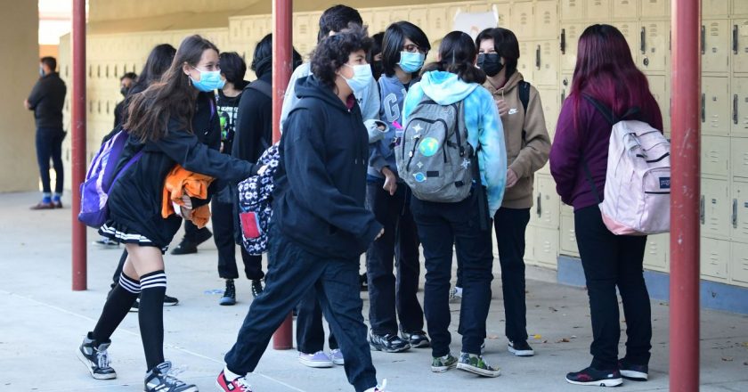 COVID outbreaks increase at L.A. County schools after mask mandate lifted – KTLA Los Angeles