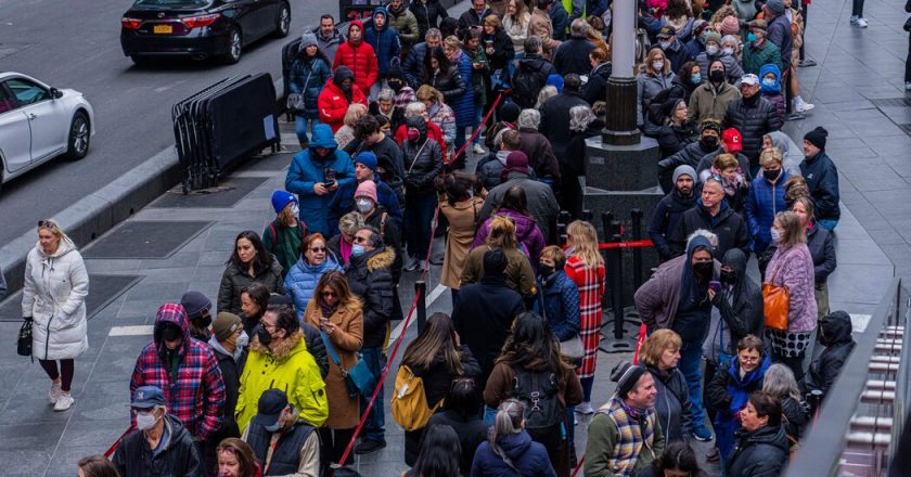 Most Broadway Theaters Will Drop Vaccine Checks, but Not Mask Mandate – The New York Times