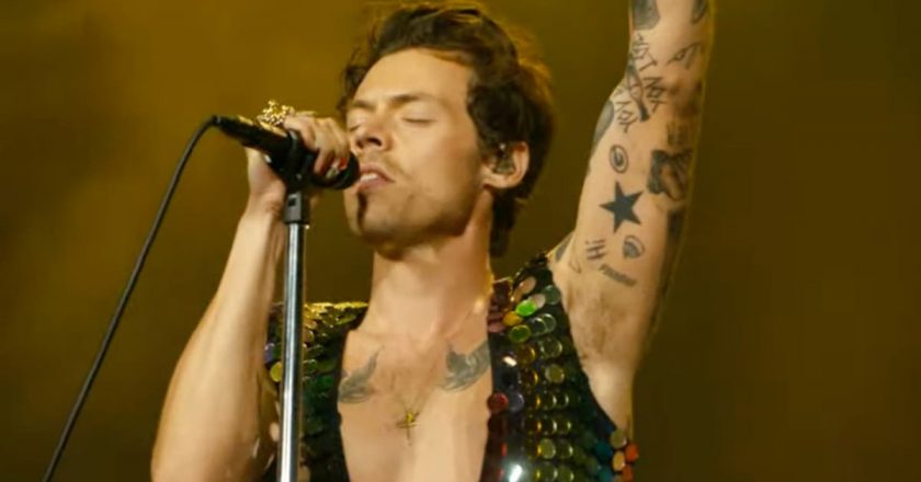 Harry Styles offered 1D hits and a country queen cameo at Coachella – The Independent