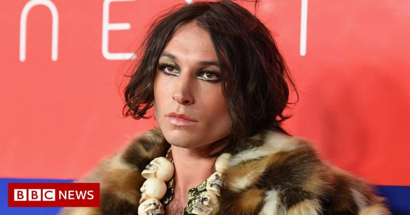 Ezra Miller: US actor arrested over assault in Hawaii – BBC.com