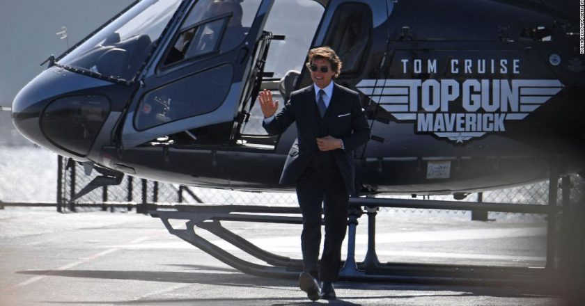 Tom Cruise helicopters in for Top Gun: Maverick premiere – CNN