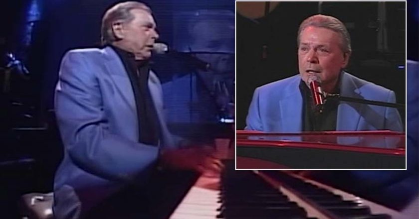 Celebrity death: American country music singer, songwriter Mickey Gilley dies at 86, according to Mayor of Pasadena – KTRK-TV