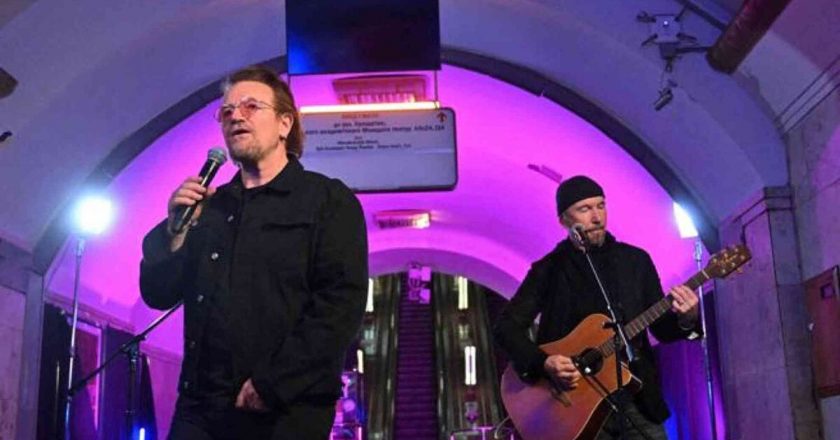 Bono gives peace concert at Kyiv Metro station and visits bombed cities – Marca English