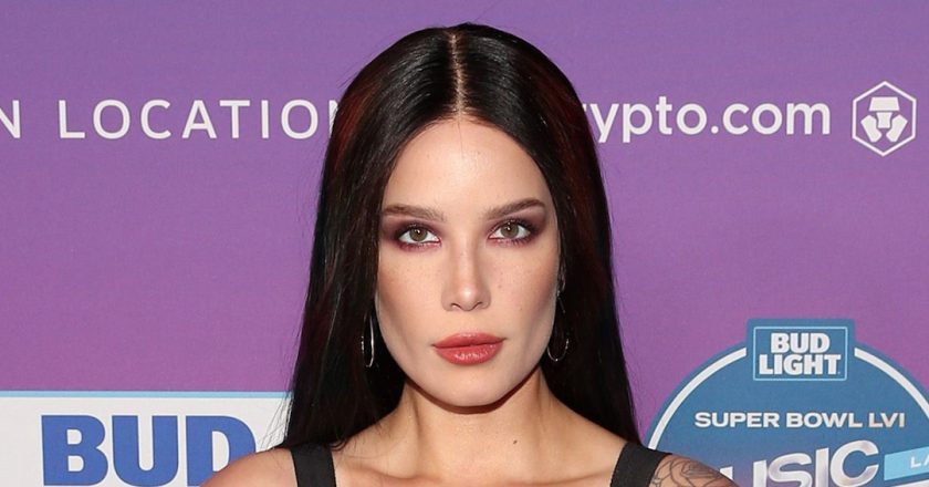 Halsey Reveals Multiple Diagnoses After Hospitalizations – E! NEWS