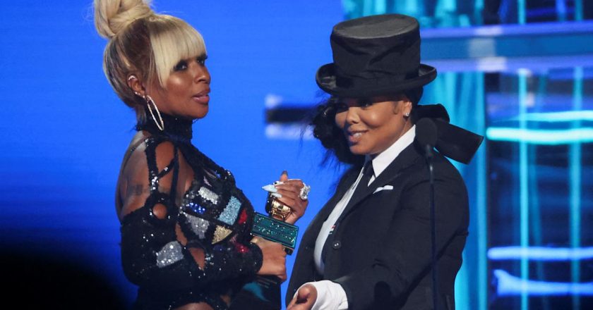 Janet Jackson makes surprise Billboard Music Awards appearance to honor fellow icon Mary J. Blige – Yahoo Entertainment