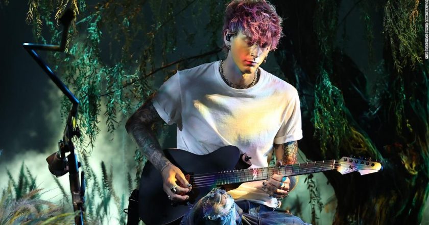 Machine Gun Kelly dedicates Billboard Music Awards performance to his wife and unborn child – CNN