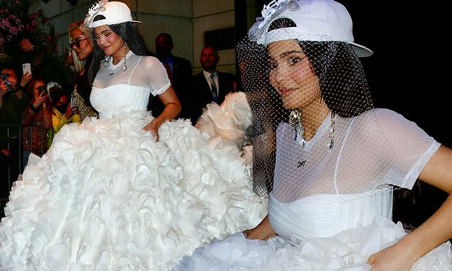 Met Gala 2022: Here comes the bridezilla! Kylie Jenner shocks in bizarre WEDDING DRESS – Daily Mail